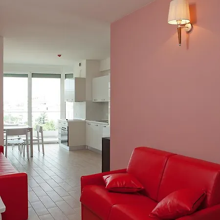 Empire Aparthotel 4*